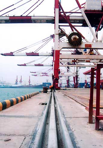 日照港集裝箱碼頭拖纜槽現(xiàn)場(chǎng)安裝